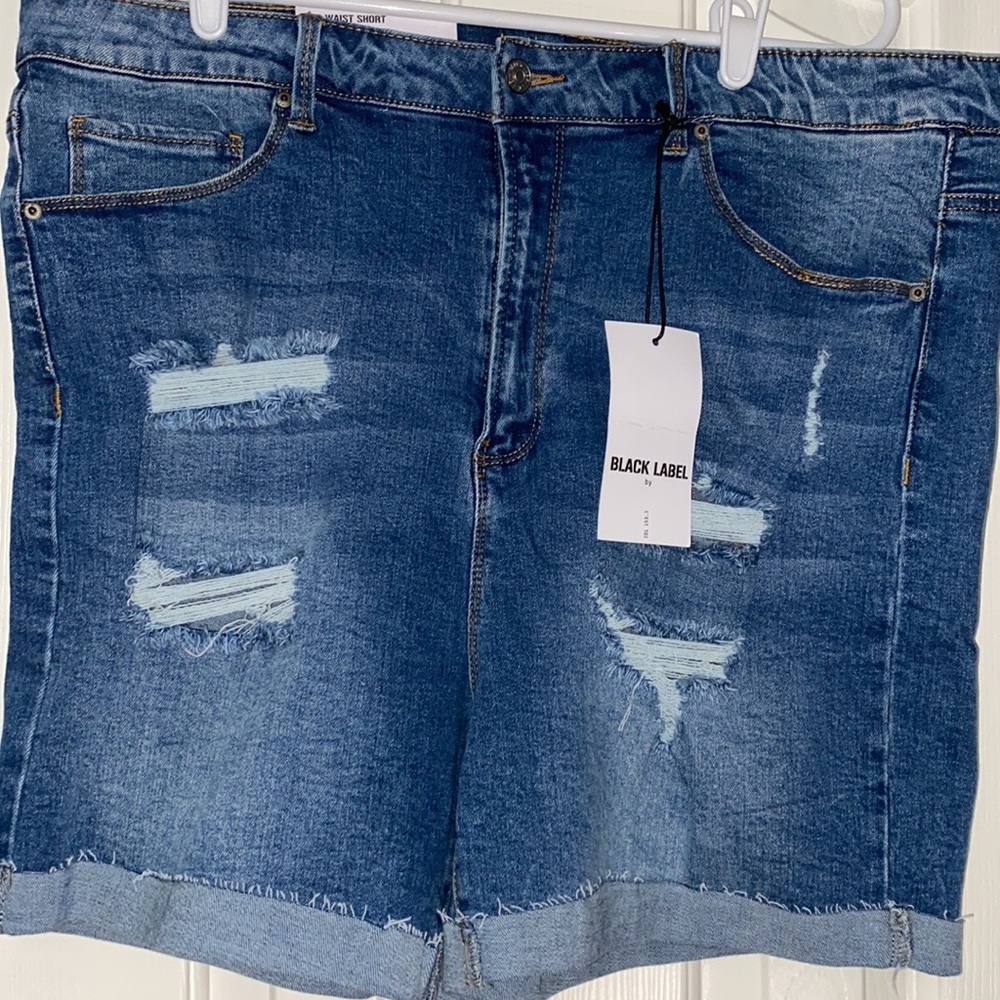 NWT Black Label Distressed Mid Waist Shorts Size 1XL
